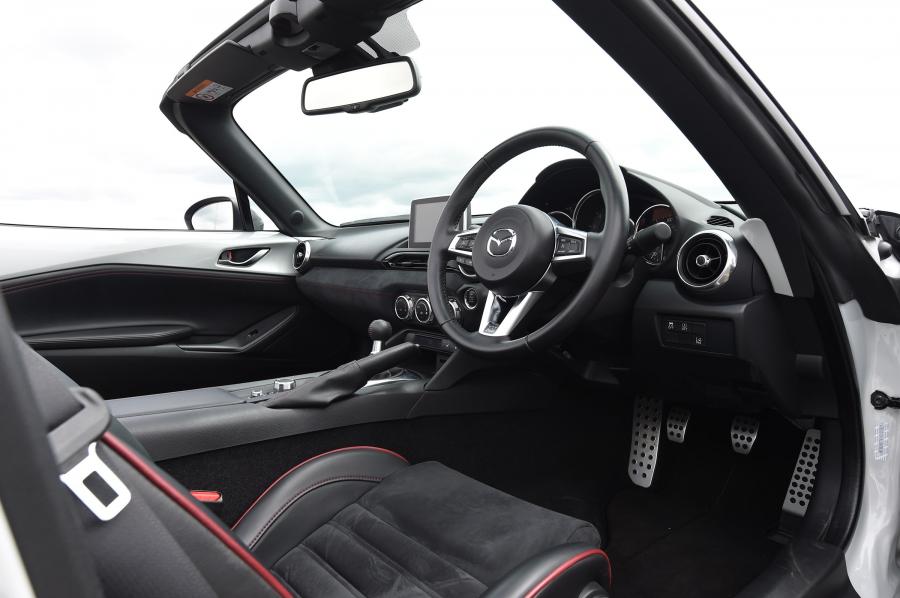 Интерьер Mazda MX-5 Turbo by BBR (ND) 2017 года  (фото 5 из 18)